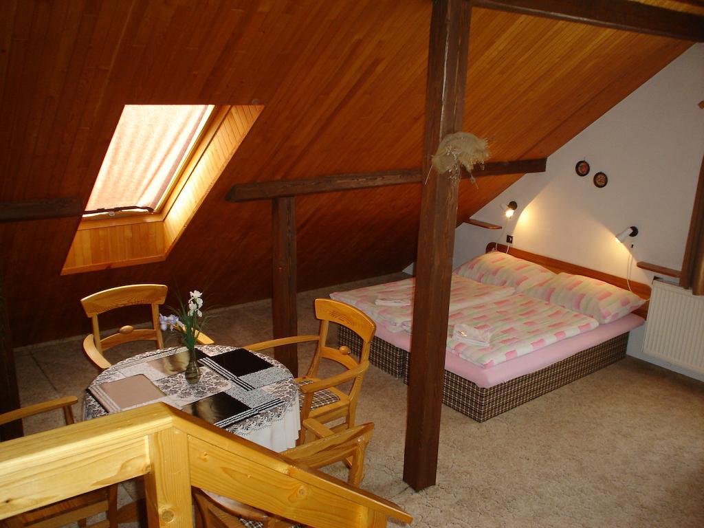Ubytovani V Ceskem Raji Hotell Holín Rum bild