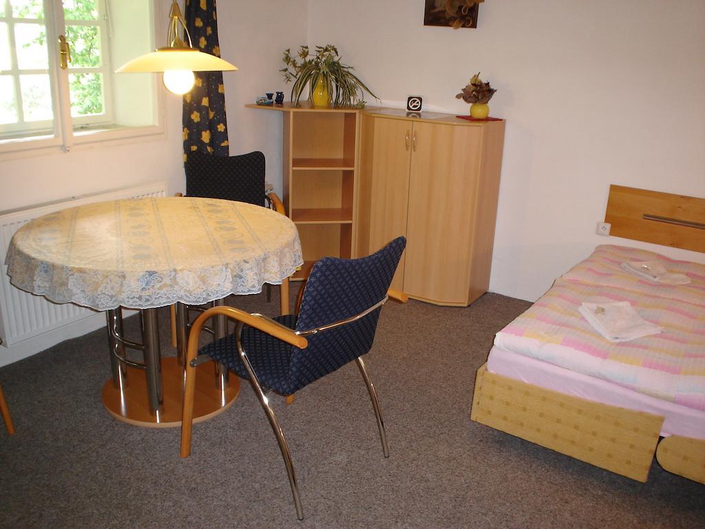 Ubytovani V Ceskem Raji Hotell Holín Rum bild